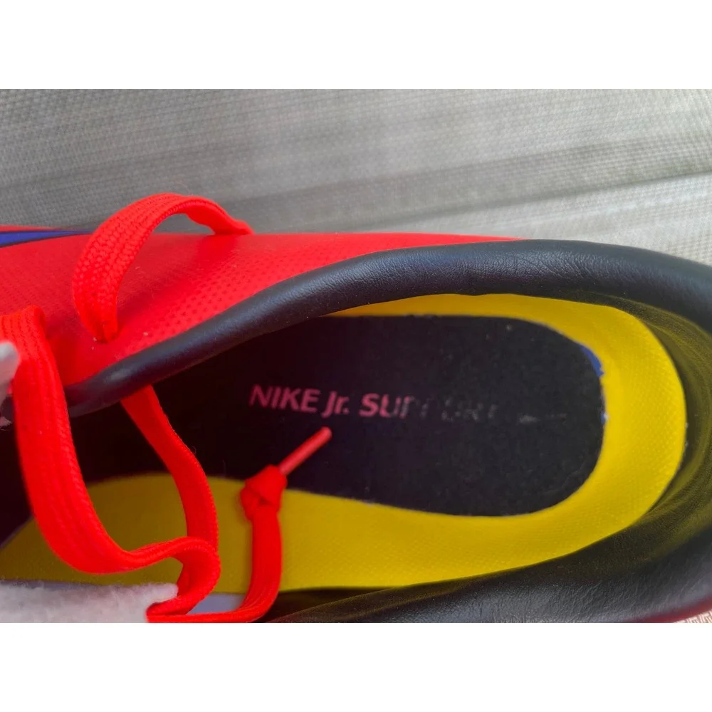 Nike Mercurial Victory Soccer Shoes Youth 5.5Y Bright Crimson Excellent